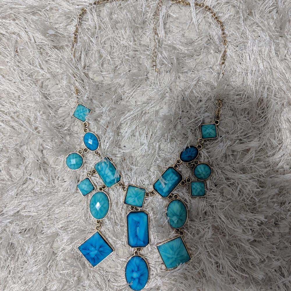 Turquoise accent necklace